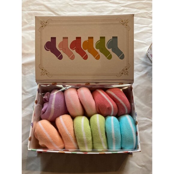 Women's 17-Pair Mixed Socks Gift Box Set - Decorative Themed, New in Box - Picture 7 of 14